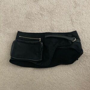Hiroko Koshino Black Waist Bag with Zipper Pocket